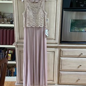 Nightway gown nwt sz 10 champagne